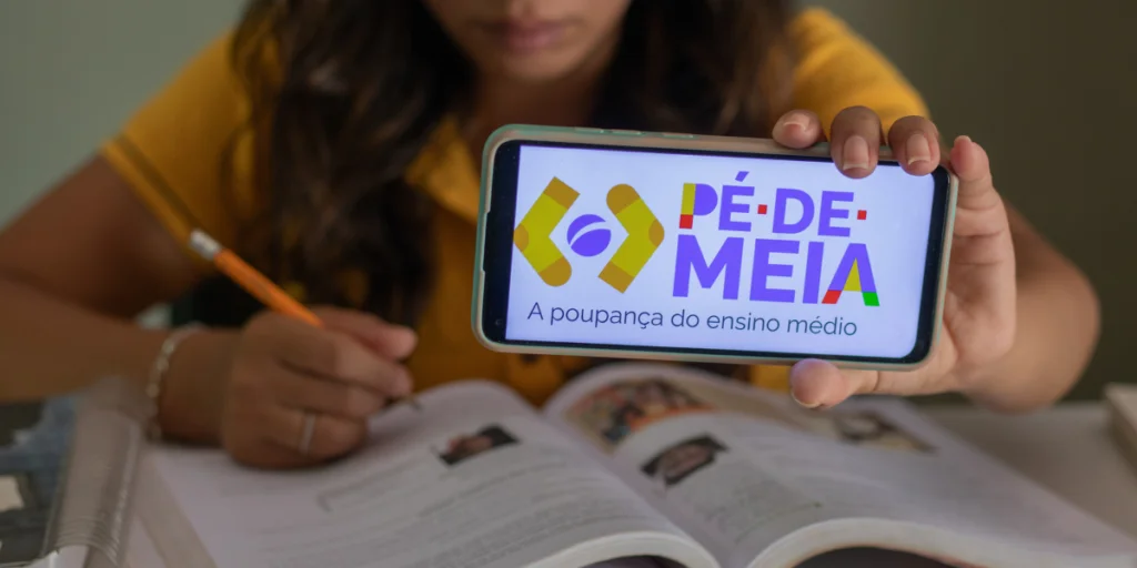 Pe-de-Meia-Divergencia-na-documentacao-pode-TRAVAR-bonus-de-R-200-aprenda-a-resolver-1024x512.png-1