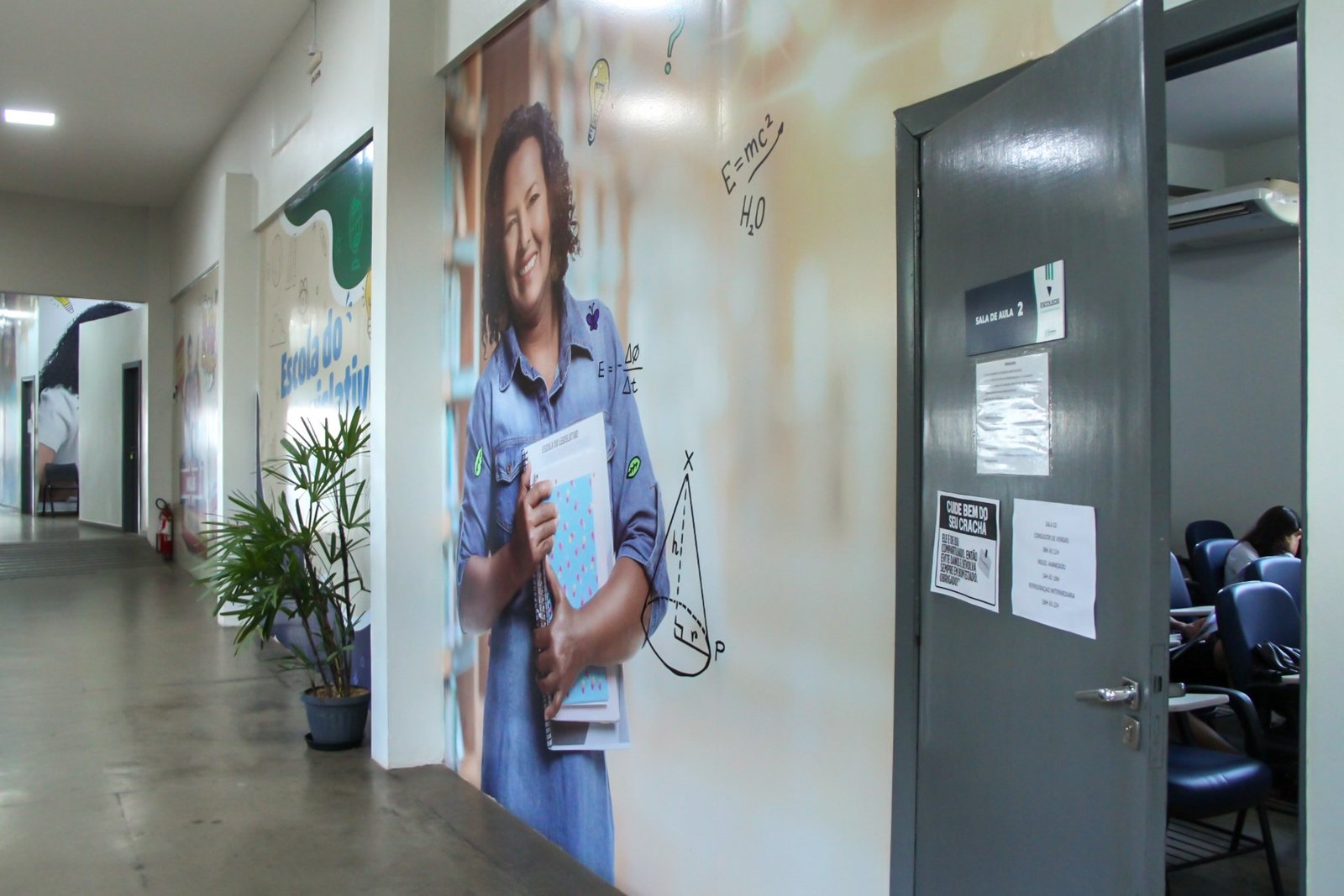 São oferecidas 45 mil vagas, distribuídas nas áreas de informática, vendas, saúde, idiomas, entre outras