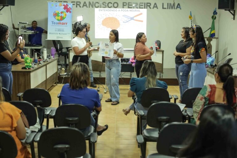 Encontro tem como público-alvo professores da Educação, profissionais da área da Saúde e assistência, pais ou responsáveis e cuidadores 1