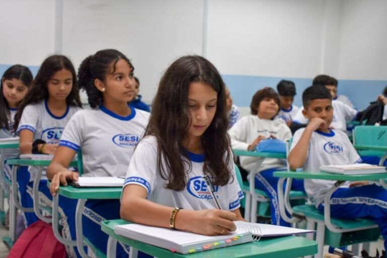 IMAGENS-DE-APOIO-ALUNOS-ESCOLA-SESI-RORAIMA-1-860x573