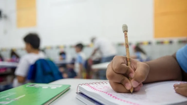 pdSHyAyE-alunos-apoiados-escola-guerra-ucrania-1024x576-1-jpg