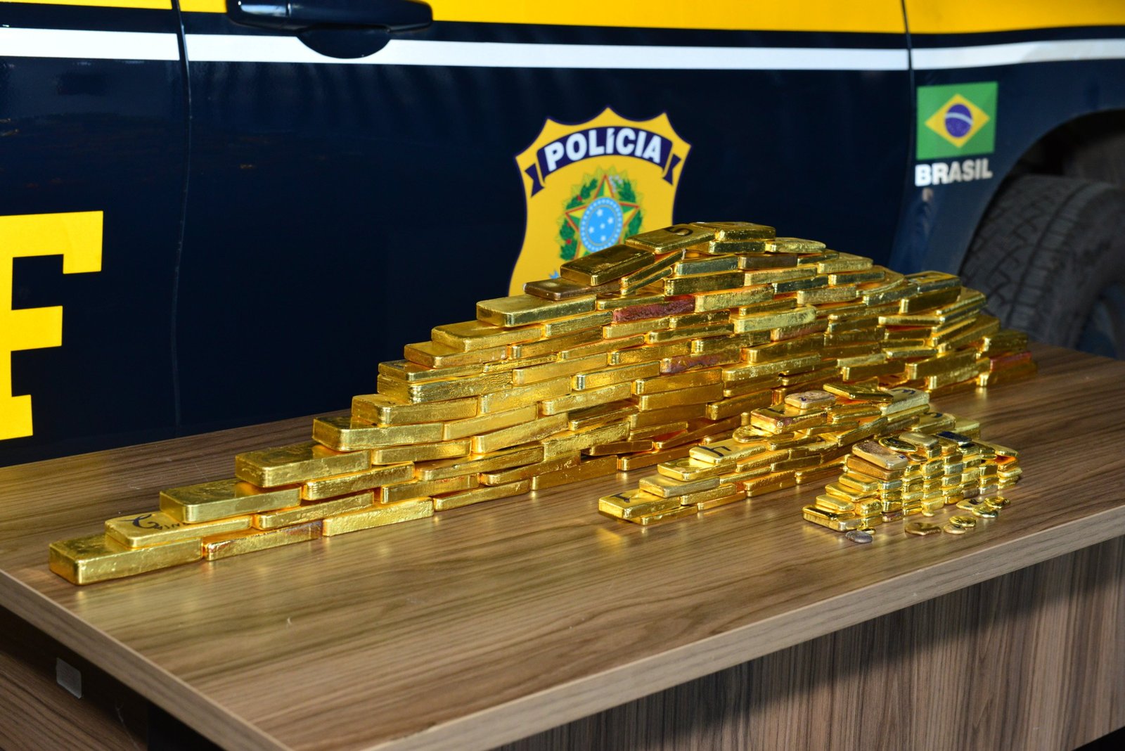 APREENSAO-DE-BARRAS-DE-OURO-PRF-FOTO-NILZETE-FRANCO-3-scaled