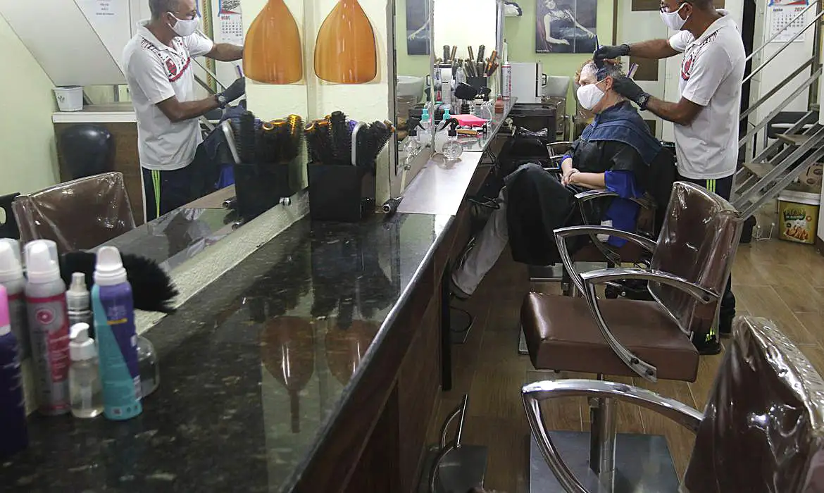 comercio_de_rua_e_saloes_de_beleza_reabrem20200627_0330_0_0