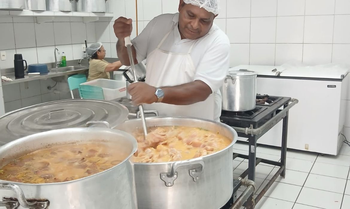 como_o_brasil_virou_referencia_na_alimentacao_escolar_01 (1)