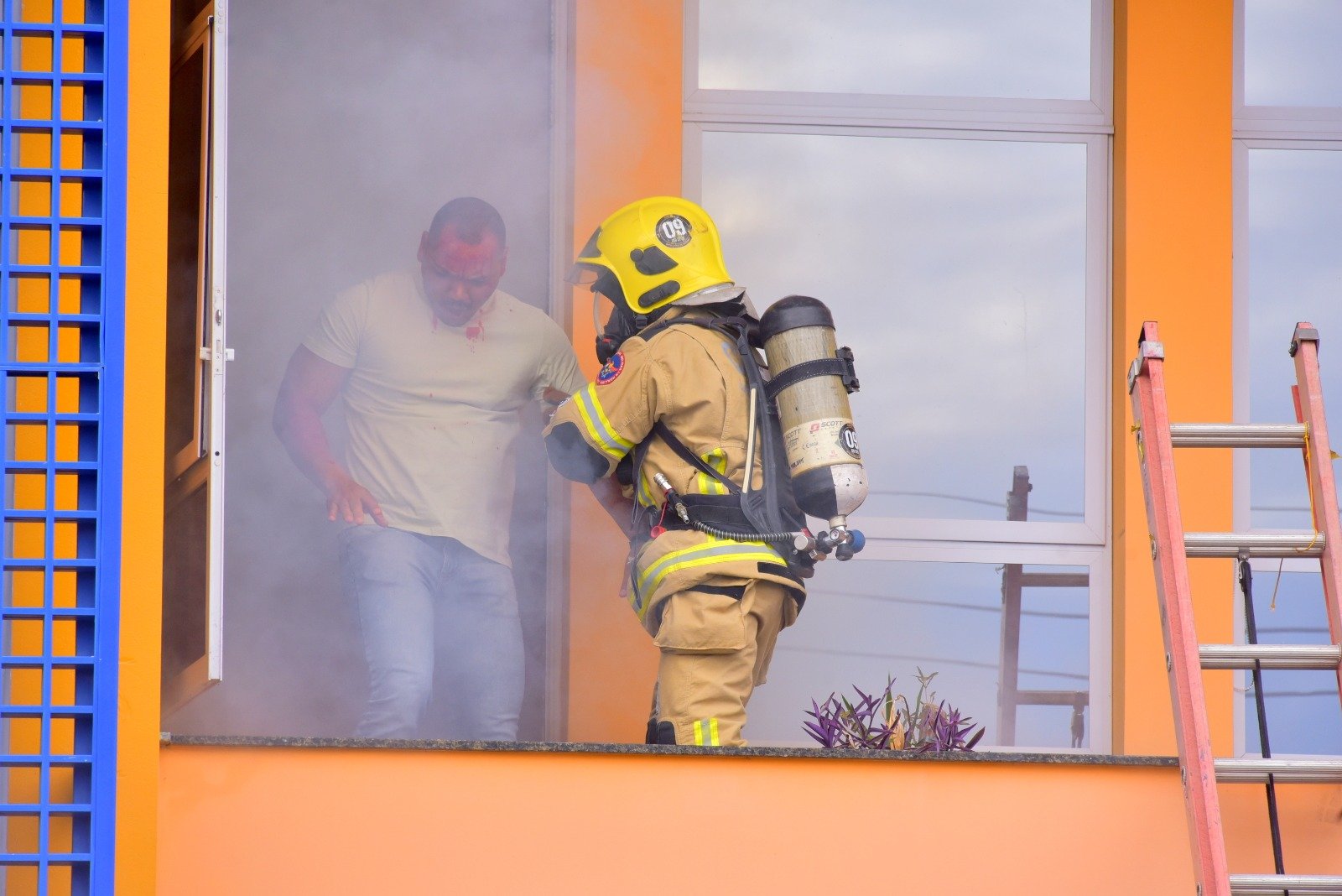 Corpo de Bombeiros realiza simulação de resgate de vítimas em escola de idiomas_NetoF Figueredo_Secom RR (12)