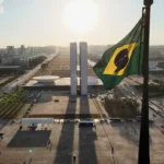 2025-12-04T192744Z_1_LYNXMPELB315Q_RTROPTP_4_MACRO-LDO-APROVA