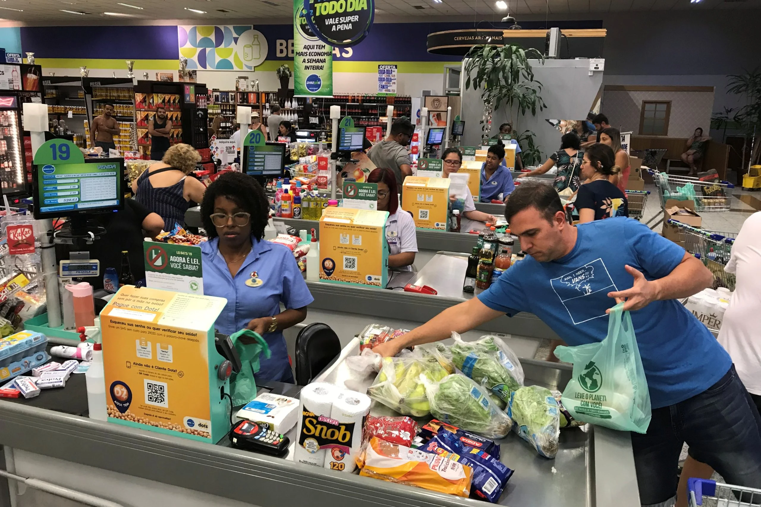 Money_Alimentos_5out20_REUTERS_Sergio-Moraes-scaled