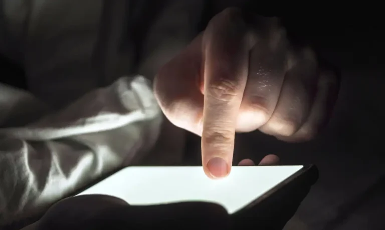 front-view-bad-habit-concept_0