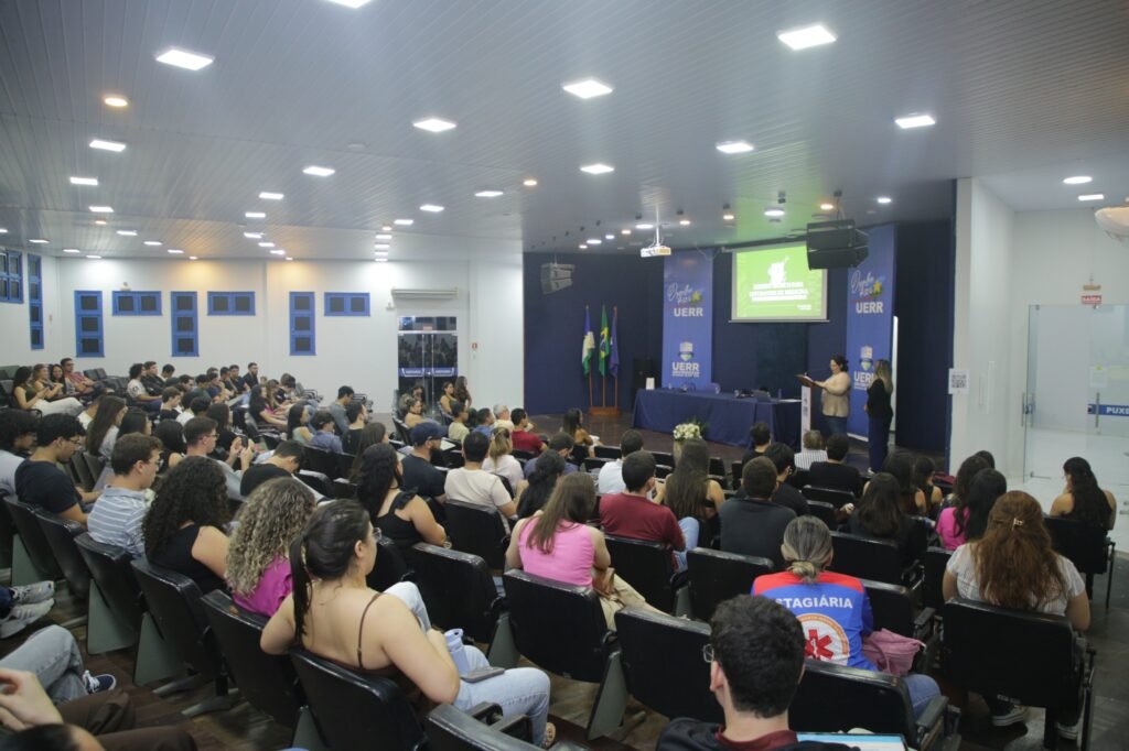 Acadêmicos de Medicina da UERR, participando da palestra - Foto: M3 Comunicação Integrada