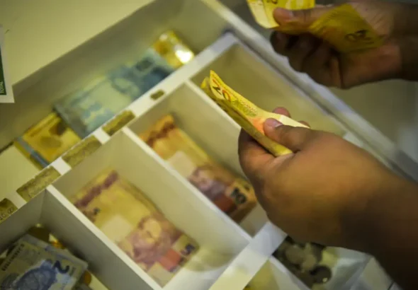 dinheiro_caixa_mcajr_abr_2907221125