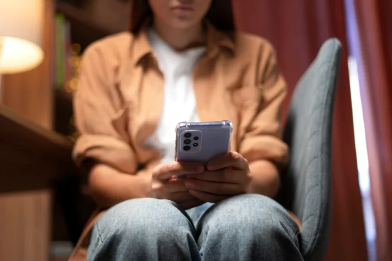 front-view-sad-teenager-being-cyberbullied-1000x667