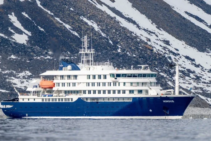 1_2025-hondius---imo-9818709-by-2eight---9sc4311-66575480