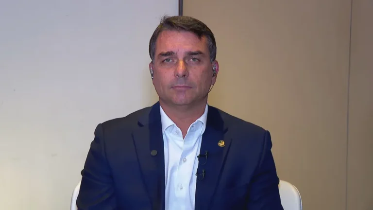 BR_CNN_150526_LINK_ENTREVISTA_FLAVIO_BOLSONARO_frame_23722