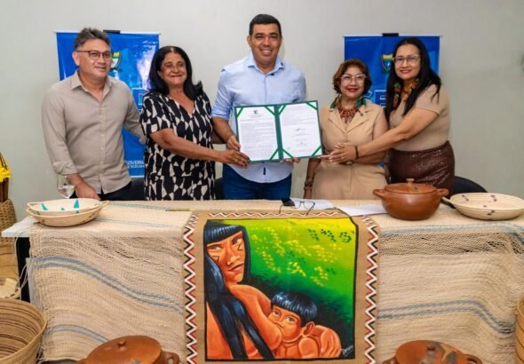 Governo de Roraima assina termo com Governo Federal para construção de 23 escolas indígenas