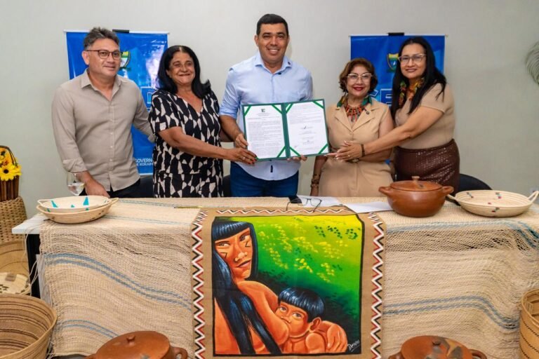 Governo de Roraima assina termo com Governo Federal para construção de 23 escolas indígenas