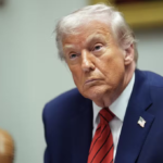Trump volta a ameaçar o Irã com ataque se regime 'matar pessoas' 'Atingiremos muito duramente'  Mundo  O Globo