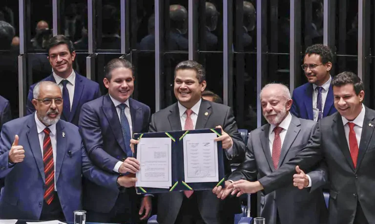 Promulgada Emenda escala